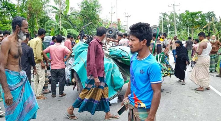 মুক্তাগাছায় ট্রাক-সিএনজি মুখোমুখি সংঘর্ষ: তিন নারী নিহত